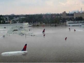 The picture of planes underwater in Houston is fake