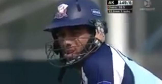 Video:12 runs needed off 1 ball - Most Amazing Finish Ever in cricket