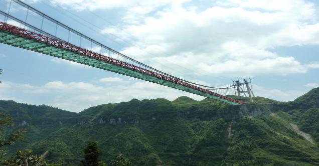 China Glass Bridge Collapses – No – its bridge in Vietnam