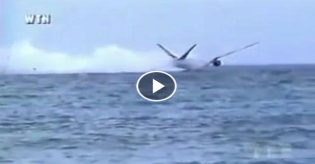 Video Malaysian Airlines flight crashing into the sea is fake