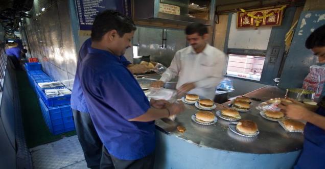 Ministry of Railways undertakes improves Catering Services, know all
