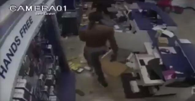Thieves in Houston Steal From Stores during Floods (VIDEO)