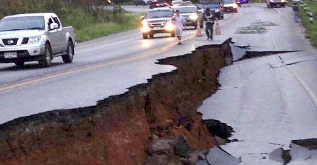Fact Check: Large crack, lava, appears on Dayville road is false news