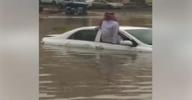 Proud to be a pinoy, Did Filipino man saved elder Saudi in the flood Jeddah