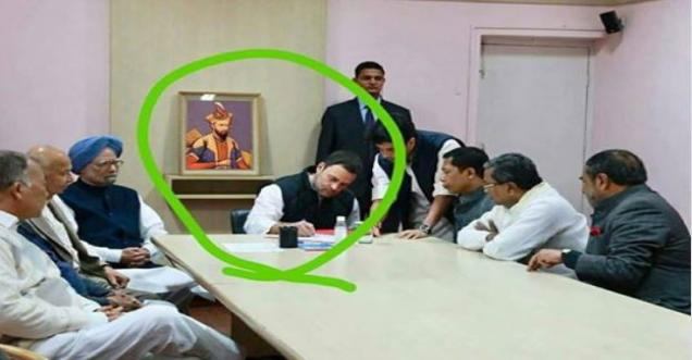 Fake Image of Rahul Gandhi, Aurangzeb in background viral on social media