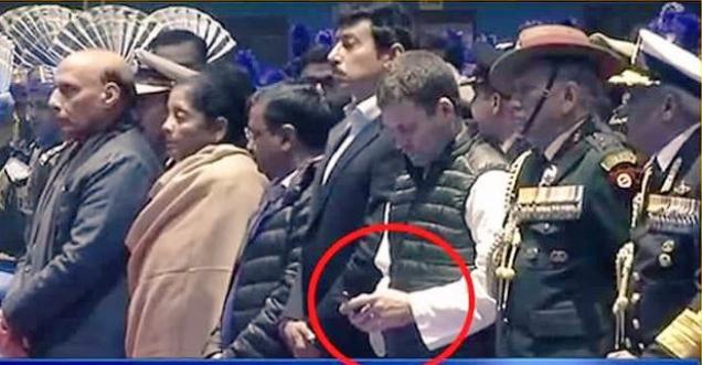 PM Modi posing for camera and Rahul busy with Mobile