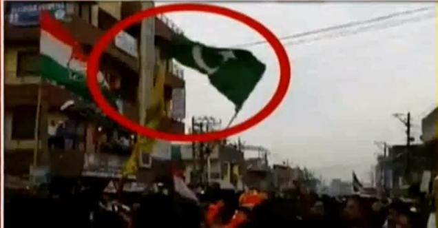 Did Pakistan flag waved at Congress rally in Karnataka?
