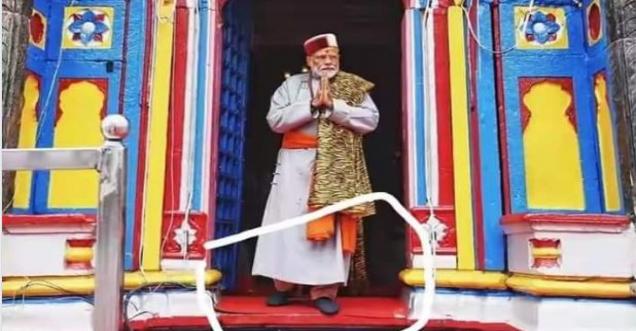 Did PM Narendra Modi wear shoes at Kedarnath?