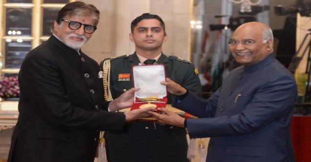 Amitabh Bachchan honored with Dadasaheb Phalke Award by President