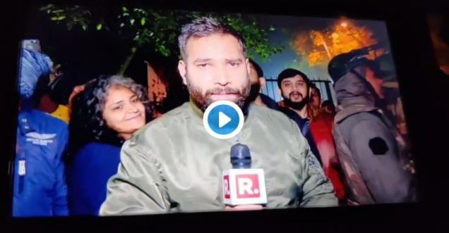 Republic TV reporter Piyush Mishra abused & manhandled by JNU protestors
