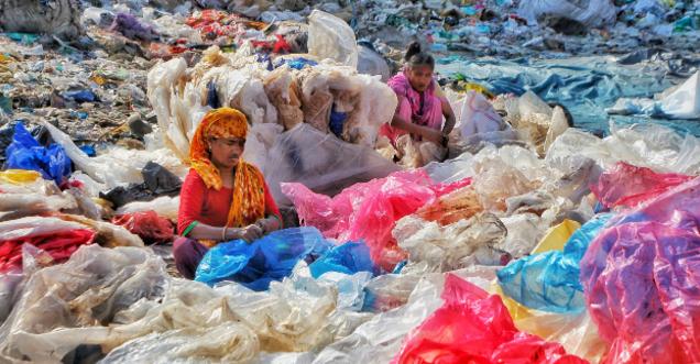 Govt bans sale use single use plastic items from July 1 2022