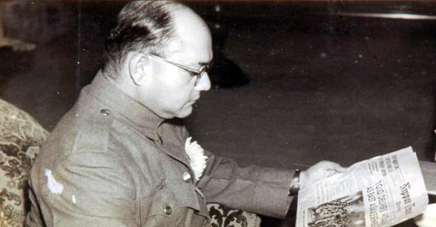 Subhas Chandra Bose reading Nippon Times, subhas chandra bose death