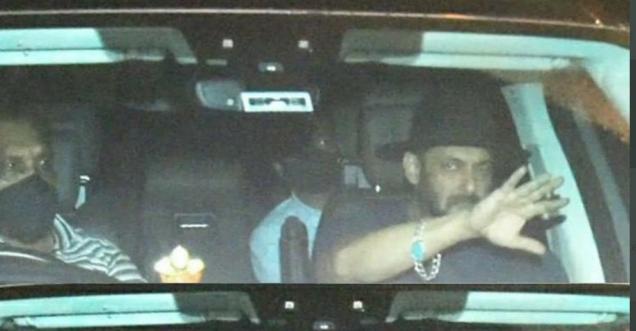 SalmanKhan snapped from his car outside ShahRukh Khan's residence.