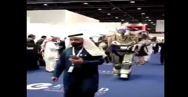 Fact Check: Fact Check: Robot bodyguard protecting the King of Bahrain? Know the truth of viral video