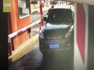 Live accident at toll booth china, truck runs over a car