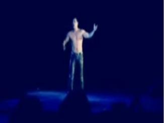 Is shirtless men dancing on Akon Mr Lonely Salman Khan