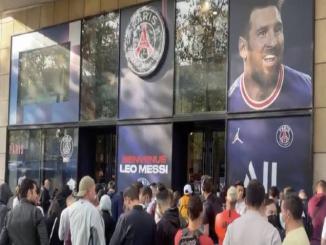 Video: Massive queue outside PSG store in Paris to buy Lionel Messi shirts