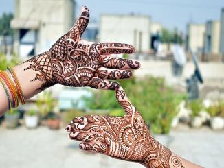 Get maximum benefits while doing Karva Chauth, what men can do to help wife