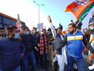 Massive BJP protest against Kejriwal government over liquor shops in New Delhi