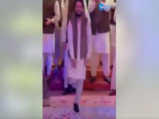 Did a Pakistan MP Aamir Liaquat Husain dance to Tip Tip Barsa Paani?