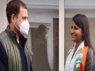 Fact Check: Did Rahul Gandhi meet the Karnataka hijab controversy girl?
